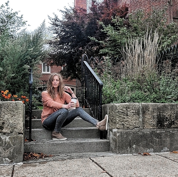 Meet your Posher, Stephanie - Picture 2 of 16